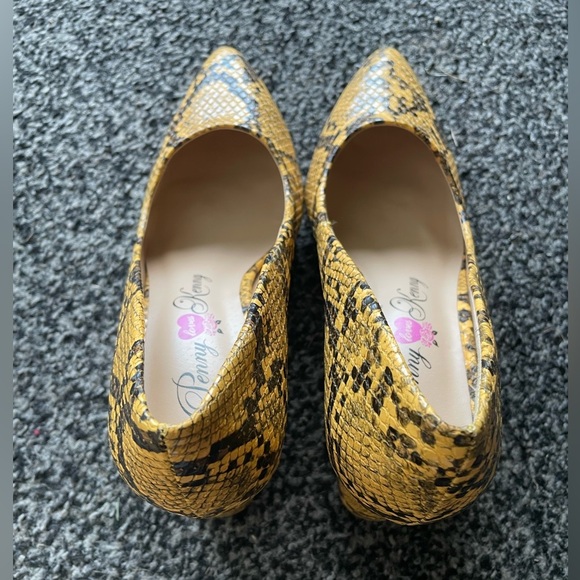 Snakeskin Print Pumps – Yellow, Chunky Heel, Pointed Toe - Picture 4 of 11